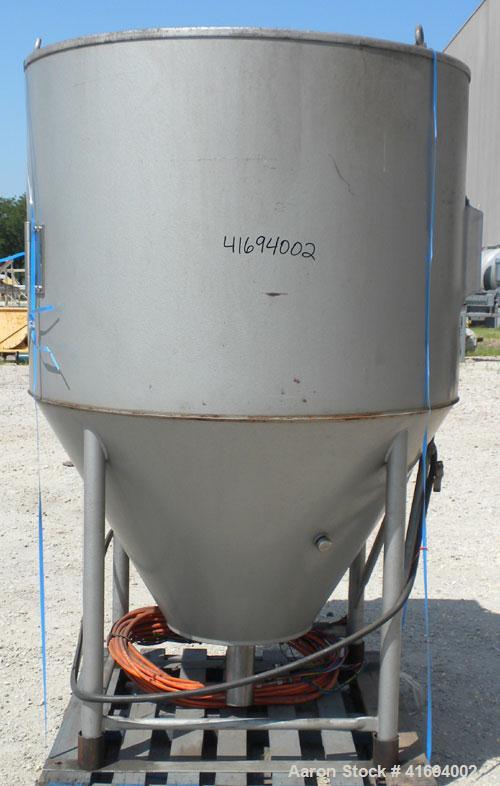 Used Niro Versitile Utility Spray Dryer, model V, 316 stainless steel. Up to 10 to 15 kilograms an hour (22-33#) evaporation capacity. Electrically heated chamber 48" diameter x 30" straight side x 3...