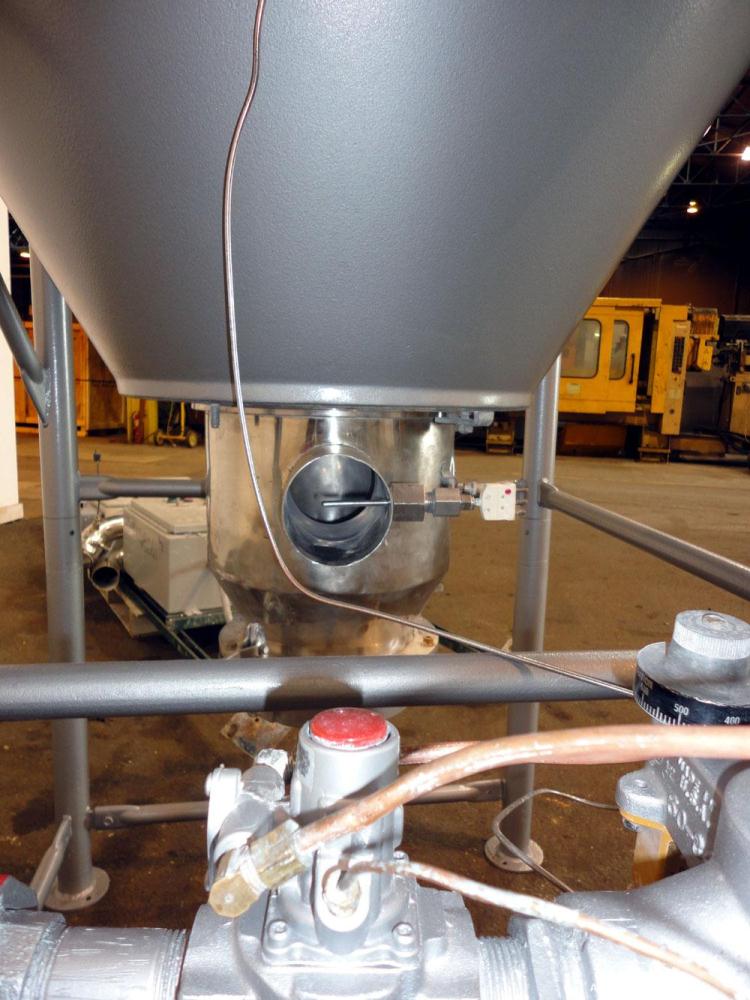 Used Niro Versatile Utility Spray Dryer, 316 Stainless Steel. Up to 10 to 15 kilograms an hour (22 to 33 pounds) evaporation capacity. Gas fired air heated chamber 48" diameter x 38-1/2" straight sid...