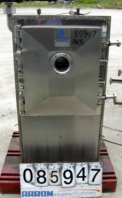 USED: Italvacuum vacuum shelf dryer, model EO2, approximately 9 square feet, 316 stainless steel. (4) 19-3/8" wide x 19-3/8" deep x 1" thick jacketed shelves, 5-1/4" spacing between shelves. Chamber ...