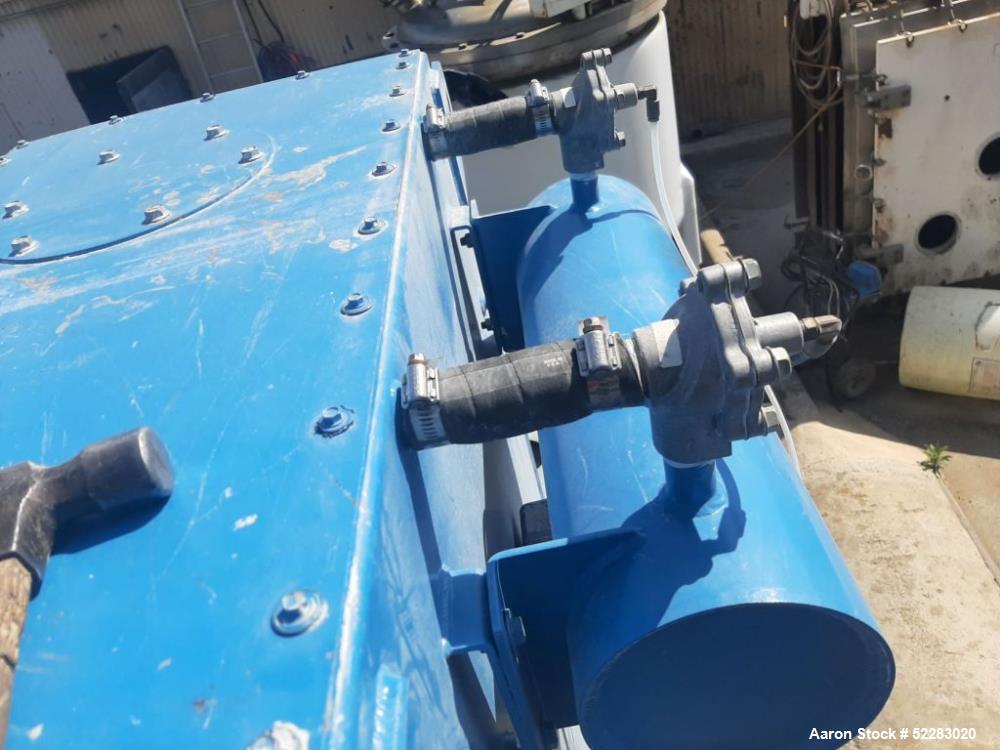 Used Farr Tenkay Cartridge Type Dust Collector, Model 2C. 800 CFM. Rated for 564 square feet filtering area with (2) cartridges measuring 12.75" diameter x 34.5" long. Includes 8" air inlet, 6.5" x 4...