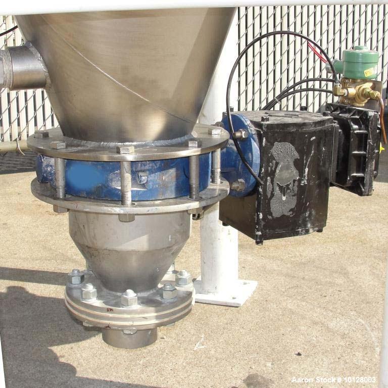 Used-Walker Stainless Equipment Co Model R-HT-05 Round Pulse Jet Dust Collector.  This dust collector has an estimated bag s...