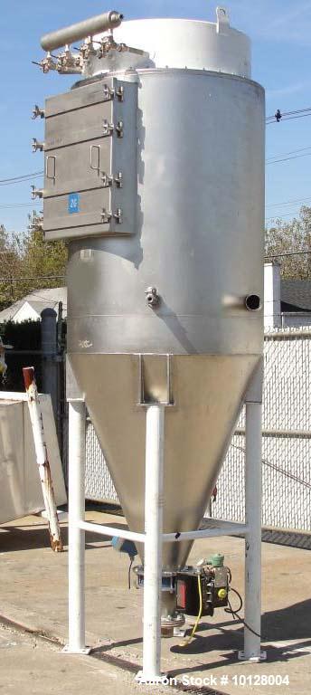 Used-Walker Stainless Equipment Co Model R-HT-06 Round Pulse Jet Dust Collector.  This dust collector has an estimated bag s...