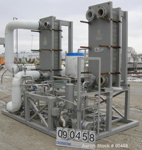USED: APV single effect Paravap rising film evaporator, model R86, 316 stainless steel. Approximate feed rate 10,000 pounds/hour, product rate 9412 pounds/hour, evaporation rate 588 pounds/hour. Syst...