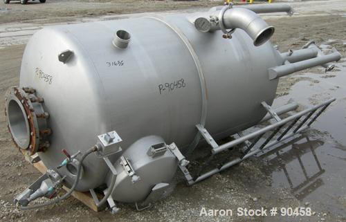 USED: APV single effect Paravap rising film evaporator, model R86, 316 stainless steel. Approximate feed rate 10,000 pounds/hour, product rate 9412 pounds/hour, evaporation rate 588 pounds/hour. Syst...