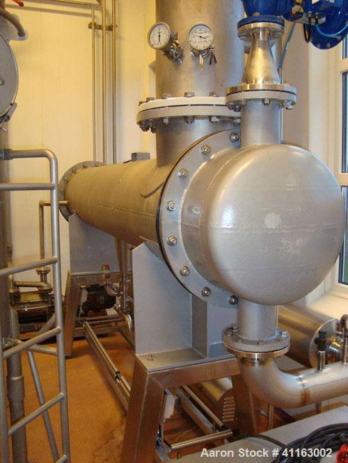 Used APV 2 Stage Evaporator, Capacity Approximately 4400 lbs/hr (2000 Kg/hr) finished product consisting of: (2) APV evaporators 29.25” diameter x 46.8” straight side (750 mm diameter x 1200 mm strai...
