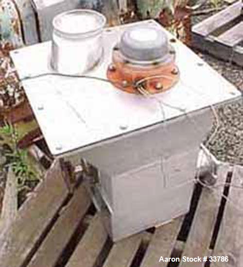 Used Screw Feeder, 304 Stainless Steel, 18" x 24" x 18" deep. Has delumper bar. Has additional product bin 20" x 20" x 18" deep with capacitance probe. Unit is chain and sprocket driven by 1/2 hp, 3/...