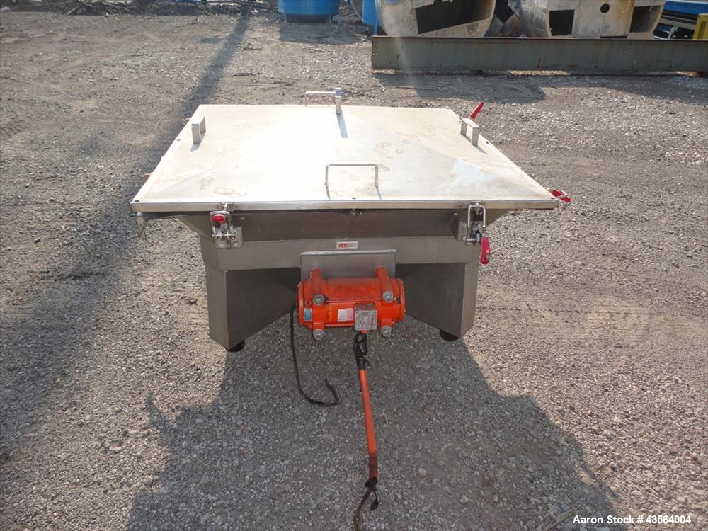 Used Stainless Steel Control & Metering Vibrating Hopper, Model FC-H/3541