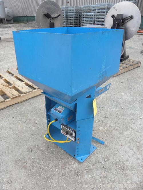 Used FMC Magnetic Vibratory Feeder, model F-010B, carbon steel. Approximately 10’’ wide x 20’’ long pan, 60 hz/115 volt. Includes an FMC controller and a B21911 supply hopper. Mounted on an adjustabl...