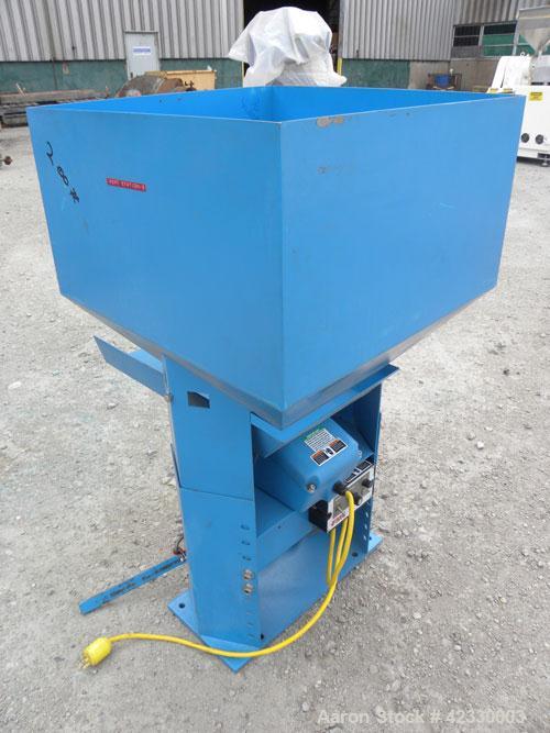 Used FMC Magnetic Vibratory Feeder, model F-010B, carbon steel. Approximately 10’’ wide x 20’’ long pan, 60 hz/115 volt. Includes an FMC controller and a B21911 supply hopper. Mounted on an adjustabl...