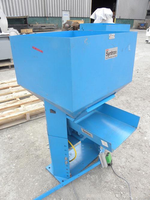 Used FMC Magnetic Vibratory Feeder, model F-010B, carbon steel. Approximately 10’’ wide x 20’’ long pan, 60 hz/115 volt. Includes an FMC controller and a B21911 supply hopper. Mounted on an adjustabl...
