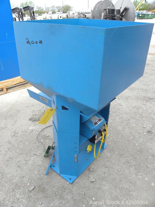 Used FMC Magnetic Vibratory Feeder, model F-010B, carbon steel. Approximately 10’’ wide x 20’’ long pan, 60 hz/115 volt. Includes an FMC controller and a B21911 supply hopper. Mounted on an adjustabl...
