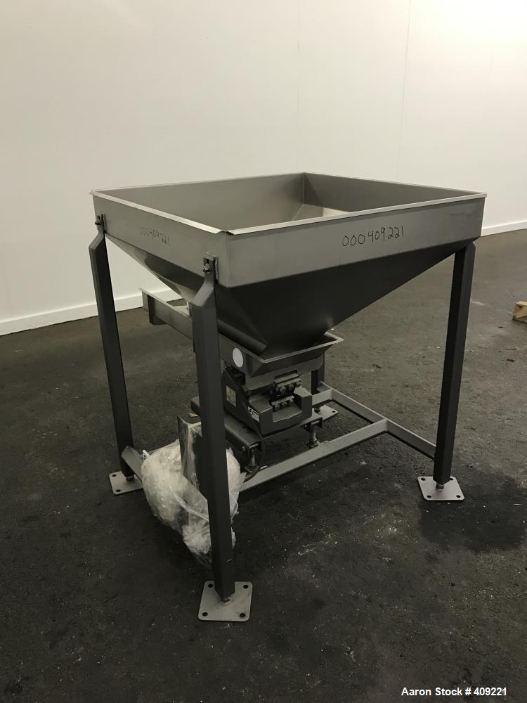Used Smalley Vibratory Conveyor/Feeder, 304 Stainless Steel.