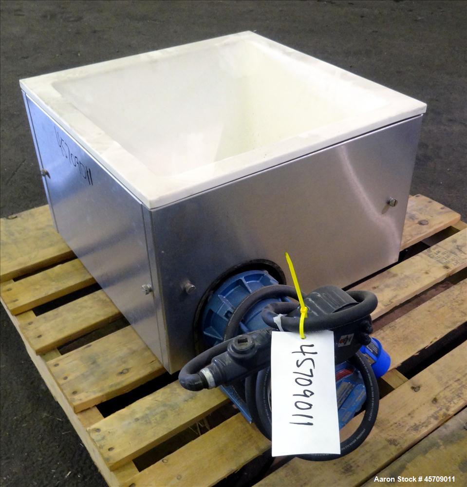 Used Accu-Rate 600 Series Dry Material Feeder, 304 Stainless Steel. Approximately 1-3/4" diameter x 22" long screw with tube. Feed rates 0.0008 to 48 cubic feet per hour. Driven by a 1/4hp, 90 volt, ...