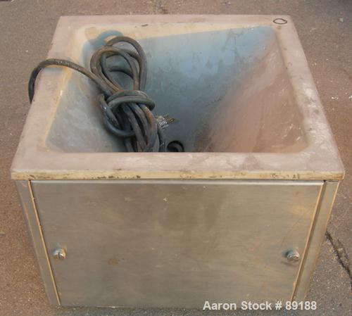 USED: Accurate volumetric dry material feeder. Approximate 1" diameterx 12" long 304 stainless steel screw, feed rate to 1.38 cubic feet anhour. Vinyl hopper, capacity .33 cubic feet. Driven by a 1/8...