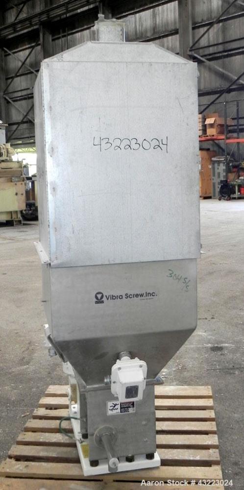 Used Vibra Screw Volumetric 1’’ Versi Feeder, 304 Stainless Steel. Bulk density 47 pounds a cubic foot, flow rate 130-180 pounds an hour. Driven by a 3/4 hp, 3/60/460 volt, 1750 rpm XP gear motor. Un...