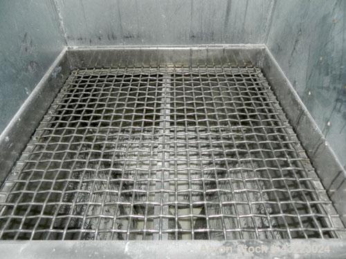 Used Vibra Screw Volumetric 1’’ Versi Feeder, 304 Stainless Steel. Bulk density 47 pounds a cubic foot, flow rate 130-180 pounds an hour. Driven by a 3/4 hp, 3/60/460 volt, 1750 rpm XP gear motor. Un...