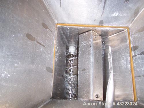 Used Vibra Screw Volumetric 1’’ Versi Feeder, 304 Stainless Steel. Bulk density 47 pounds a cubic foot, flow rate 130-180 pounds an hour. Driven by a 3/4 hp, 3/60/460 volt, 1750 rpm XP gear motor. Un...