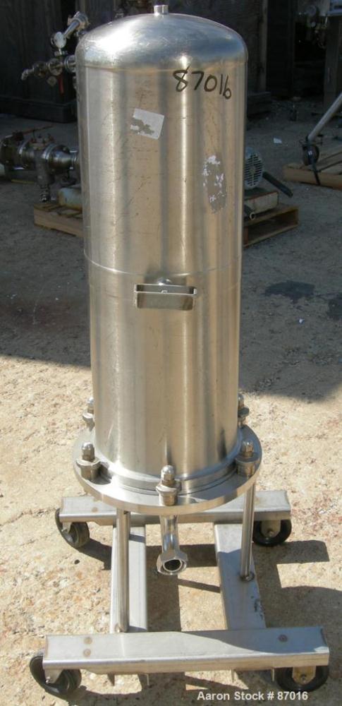 USED: AMF Cuno Zeta Plus cartridge filter, model 12ZP3, 316 stainless steel. 12" diameter x 36" long. Dish top, flat bolt-on bottom. Internal rated 125 psi at 200 deg F. 2" inlet/outlet. Mounted on a...