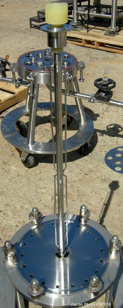 USED: AMF Cuno Zeta Plus cartridge filter, model 12ZP3, 316 stainless steel. 12" diameter x 36" long. Dish top, flat bolt-on bottom. Internal rated 125 psi at 200 deg F. 2" inlet/outlet. Mounted on a...