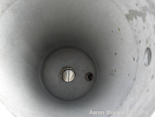 Used Filtration Systems Basket Filter, 316 Stainless Steel. 4" diameter x 12" deep.  Rated 300 psi and approximately 20 gallons per minute. 1-1/2" inlet/outlet. Includes a Waukesha Cherry Burrell cen...