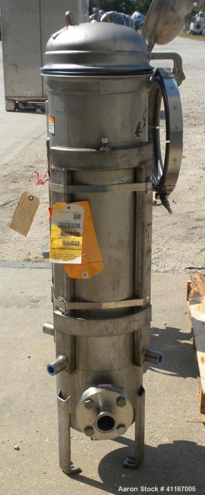 Used Parker FulFlo Multi-Cartridge Filter, model FHS7T2FVP, 316L stainless steel. Typical flow rate 147 gallons per minute. 10'' diameter x 36'' deep vessel. Hinged top cover. Internal rated 150 psi ...