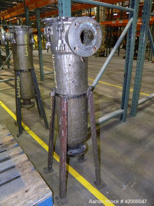 Used Ronningen-Petter Single Bag Filter, 316 stainless steel. 8" diameter x 31" deep filter housing, rated 150 psi at –20 to 220 deg F. Approximate 90 gallons per minute flow rate. Bolt-on top cover,...