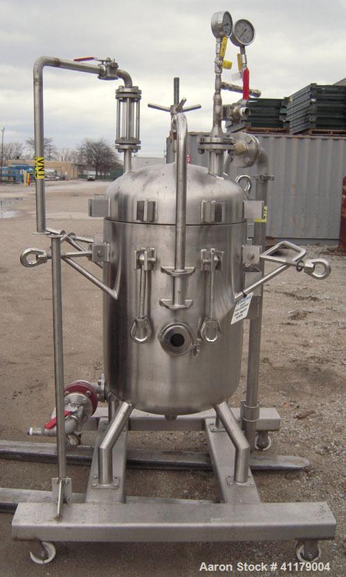 Used Rosedale Multi-Bag Filter, Model 24302F1150S316TN-PB, 316 Stainless Steel.  26.4 square feet filter area, 600 gallons per minute. Chamber 24" diameter x approximately 32" straight side, clamp do...