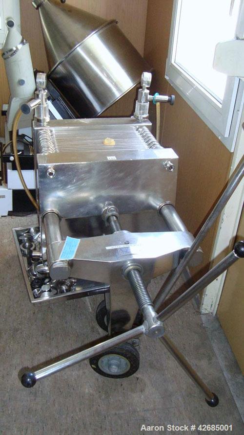 Used Seitz Polishing Press, 316 Stainless Steel. (15) stainless steel plates approximately 15" (400 MM) x 15" (400 MM), 1/2" thick, 1 head, 1 tail. Approximate 24.2 square feet filter area, approxima...