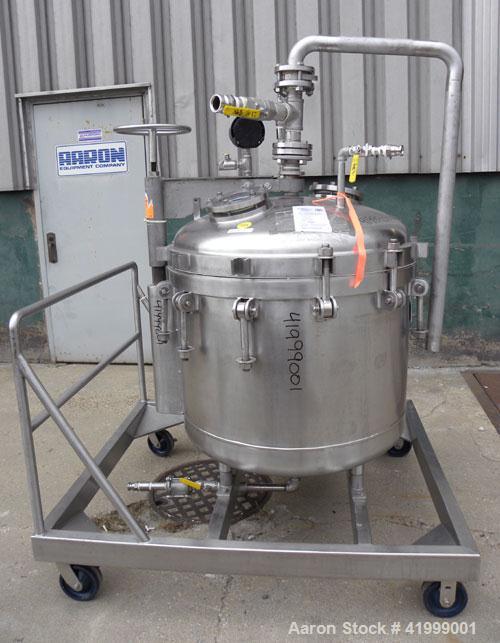 Used Chicago Boiler Company Manual Nutsche Style Filter, approximately 0.5 square meter, 316 stainless steel, vertical. 36" diameter x 24" deep, dished bolt on top with davit arm, dished bottom. Inte...