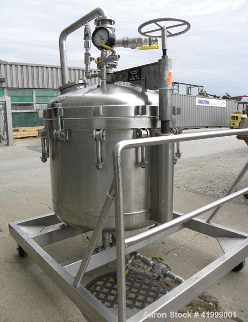 Used Chicago Boiler Company Manual Nutsche Style Filter, approximately 0.5 square meter, 316 stainless steel, vertical. 36" diameter x 24" deep, dished bolt on top with davit arm, dished bottom. Inte...