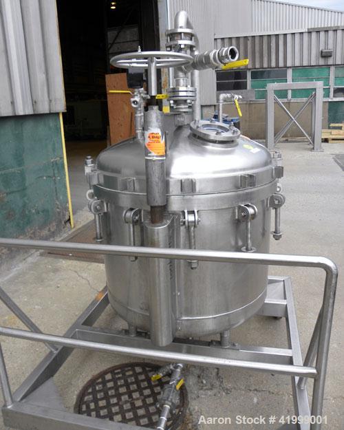 Used Chicago Boiler Company Manual Nutsche Style Filter, approximately 0.5 square meter, 316 stainless steel, vertical. 36" diameter x 24" deep, dished bolt on top with davit arm, dished bottom. Inte...