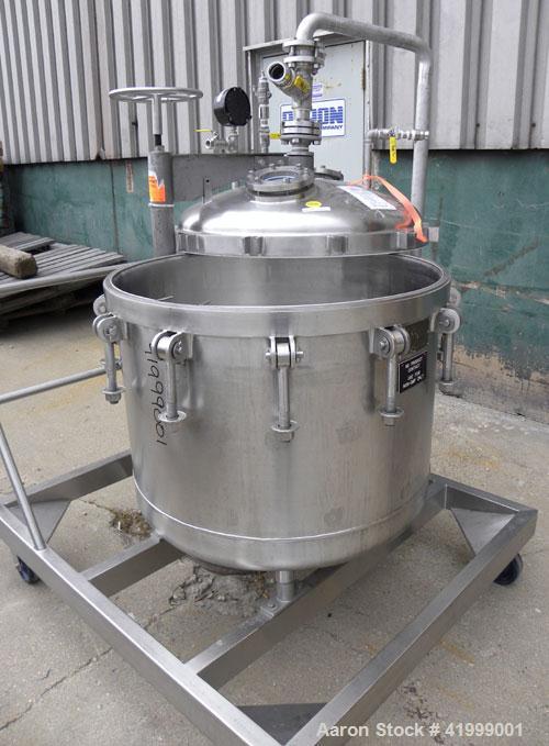 Used Chicago Boiler Company Manual Nutsche Style Filter, approximately 0.5 square meter, 316 stainless steel, vertical. 36" diameter x 24" deep, dished bolt on top with davit arm, dished bottom. Inte...