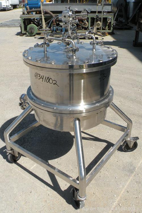 Used Lee Industries Nutsche Type Filter, approximate .06 square meter, model GF06, stainless steel. Approximately 22" diameter x 11-1/2" deep, bolt on flat top and bottom. Internal rated 45 psi at 29...