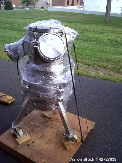 Used Aurora Nutsche Filter, .096 square meter, model A14X, Hastelloy C22. 14" Diameter, rated atm and full vacuum at 212 F internal, jacekted for 50 psi at 212 F, removable bottom plate, containment ...