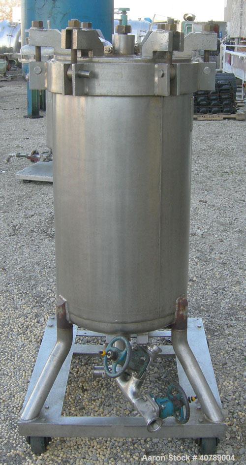 Used Niagara Pressure Leaf Filter, Model 18-16-D, 316 Stainless Steel.  Approximate 28.62 square feet of filter area, 3.88 cubic feet cake capacity.  Vertical 316 stainless steel tank, 20" diameter x...