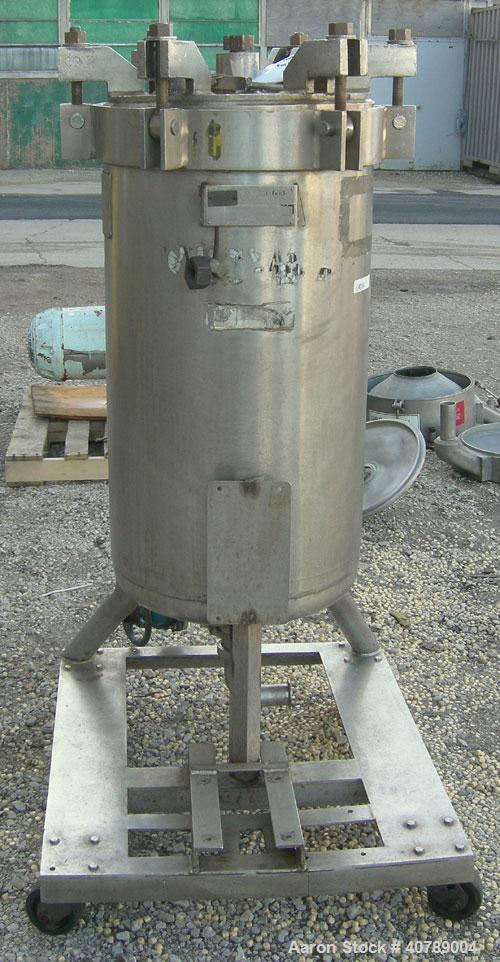 Used Niagara Pressure Leaf Filter, Model 18-16-D, 316 Stainless Steel.  Approximate 28.62 square feet of filter area, 3.88 cubic feet cake capacity.  Vertical 316 stainless steel tank, 20" diameter x...