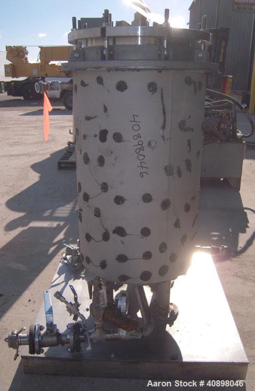 Used Niagara Horizontal Plate Filter, Model 18-24-S7J, 316 stainless steel. 44.78 square feet filter area, 3.24 cubic feet cake capacity. Vertical tank 20" diameter x 39" deep, internal rated fv-100 ...