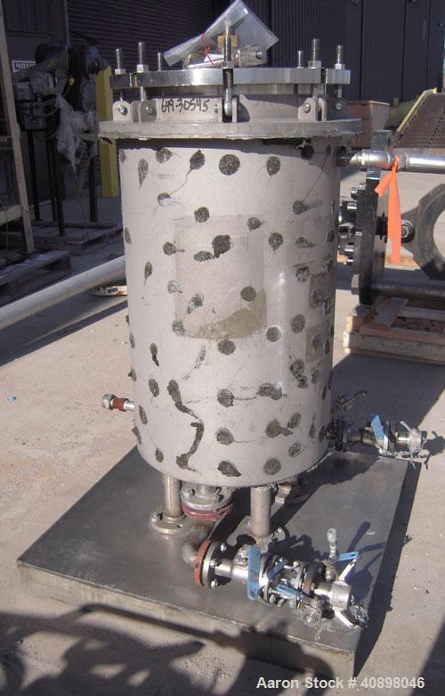 Used Niagara Horizontal Plate Filter, Model 18-24-S7J, 316 stainless steel. 44.78 square feet filter area, 3.24 cubic feet cake capacity. Vertical tank 20" diameter x 39" deep, internal rated fv-100 ...