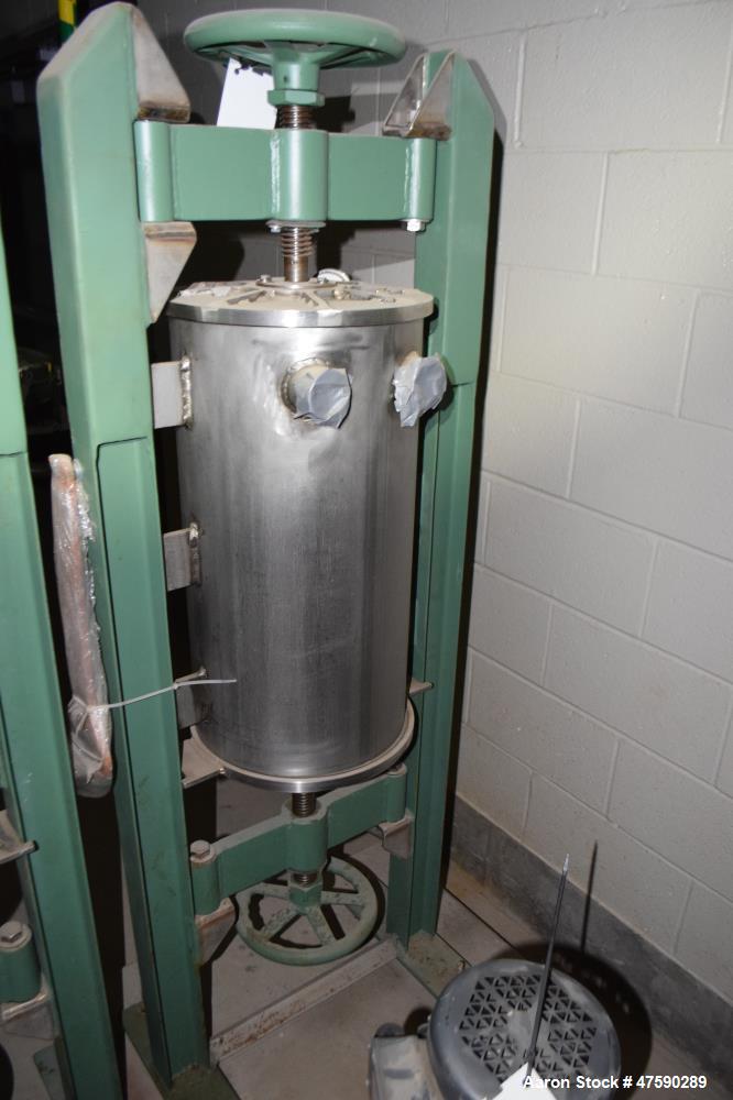 Unused- QPEC Quinn Process Equipment Company Batch 12” Pressure Filter, 316 Stainless Steel. Approximate 12” diameter x 24” deep chamber, hand wheel closure. Mounted on a carbon steel frame. Serial# ...