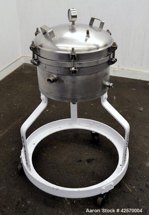 Used Sparkler Filter Horizontal Plate Filter, Model 14-7, 304 Stainless Steel. 6.23 Square feet filter area, 0.229 cubic feet cake capacity. Vertical non-jacketed tank 16" diameter x 8" deep. Bolt-on...