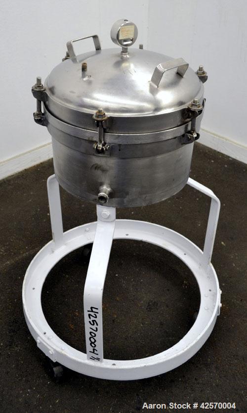 Used Sparkler Filter Horizontal Plate Filter, Model 14-7, 304 Stainless Steel. 6.23 Square feet filter area, 0.229 cubic feet cake capacity. Vertical non-jacketed tank 16" diameter x 8" deep. Bolt-on...