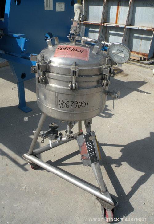 Used Sparkler Horizontal Plate Filter, Model 14-D-4, 316 stainless steel. Approximate 3.52 square feet filter area, .445 cubic feet cake capacity, 220 gallons per hour. Vertical jacketed tank 16" dia...