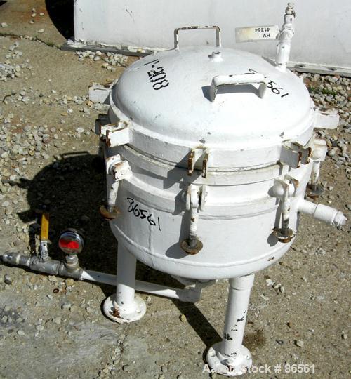 USED: Sparkler horizontal plate filter, model 14S7, 316 stainless steel. 5.6 square feet filter area, .38 cubic feet cake capacity, 400 gallons per hour. Vertical carbon steel jacketed tank 16" diame...