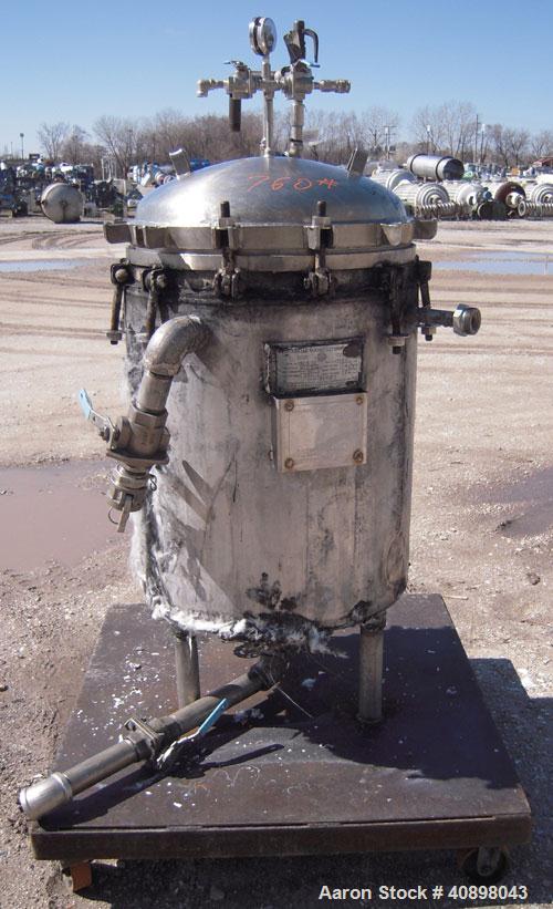Used Sparkler Horizontal Plate Filter, Model 18-D-12, 316 Stainless Steel. Approximately 19.32 square feet filter area, 2.3 cubic feet cake capacity. Vertical tank 20" diameter x 25" deep, internal r...