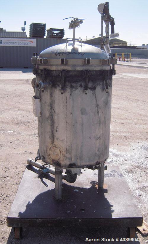 Used Sparkler Horizontal Plate Filter, Model 18-D-12, 316 Stainless Steel. Approximately 19.32 square feet filter area, 2.3 cubic feet cake capacity. Vertical tank 20" diameter x 25" deep, internal r...