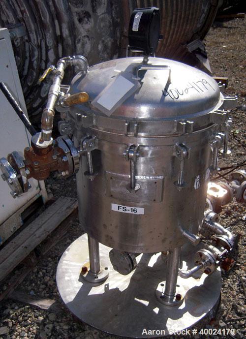 Used Sparkler Filter Horizontal Plate Filter, Model 18-D-8, 316 stainless steel. 12.3 square feet filter area, 1.8 cubic feet cake capacity, 650 gallons per hour. Vertical non-jacketed tank 20" diame...