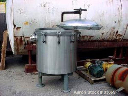 Used Sparkler Filters Horizontal Plate Filter Body Only, Model 33-S-19, 304 Stainless Steel. 36" diameter x 33" deep. Internal rated 60 psi. Domed swing away top cover, flat bottom. Filter requires p...
