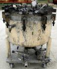 USED: Niagara horizontal plate filter, model 33-8D-S/J, 316 stainless steel. 50.80 square feet filter area, 6.61 cubic feet cake capacity. Vertical tank 36
