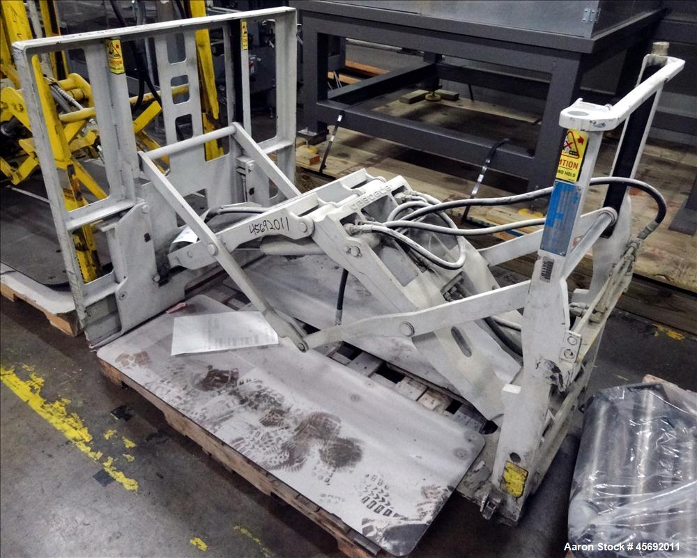 Used Cascade Forklift Push/Pull Attachment, Model QFM. Capacity of 3500 lbs at 24" load center (1586 kg at 610mm load center). Serial number 427932-1, catalog number 35E-QPB-Q001 R-2.