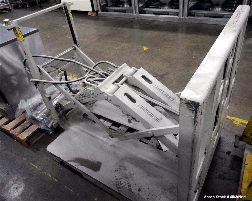Used Cascade Forklift Push/Pull Attachment, Model QFM. Capacity of 3500 lbs at 24" load center (1586 kg at 610mm load center). Serial number 427932-1, catalog number 35E-QPB-Q001 R-2.